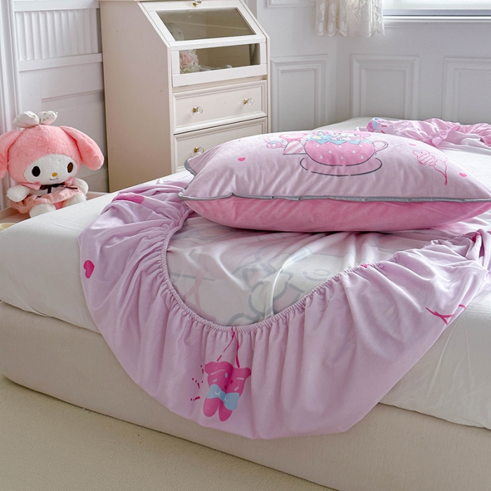 91家纺网 家纺一手货源 找家纺 蘭菲家纺 2023新款宝宝绒卡通印花床笠 花园宝宝