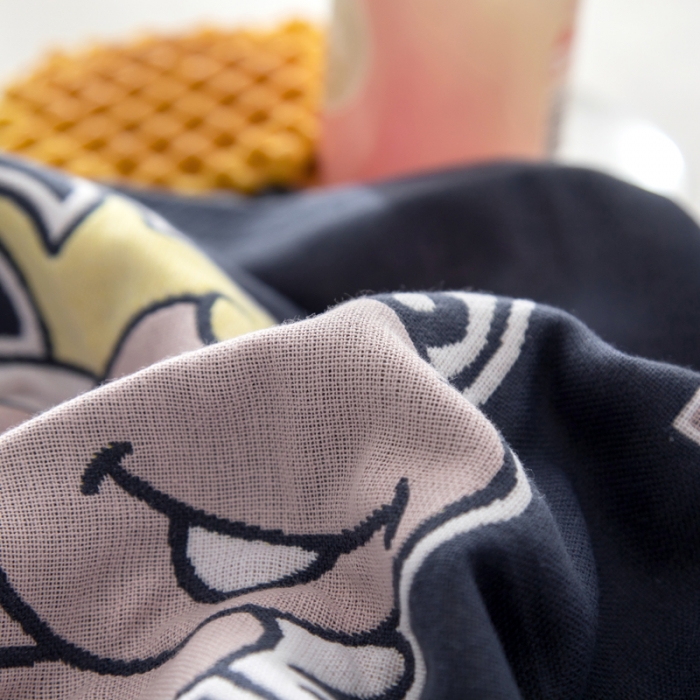 91家纺网 家纺一手货源 找家纺 朴尔家纺 2023新款儿童定位卡通大版花全棉四层纱布枕巾 奔奔马