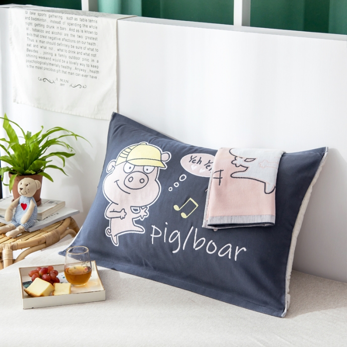 91家纺网 家纺一手货源 找家纺 朴尔家纺 2023新款儿童定位卡通大版花全棉四层纱布枕巾 兜兜猪