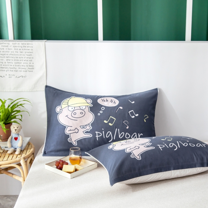 91家纺网 家纺一手货源 找家纺 朴尔家纺 2023新款儿童定位卡通大版花全棉四层纱布枕巾 兜兜猪