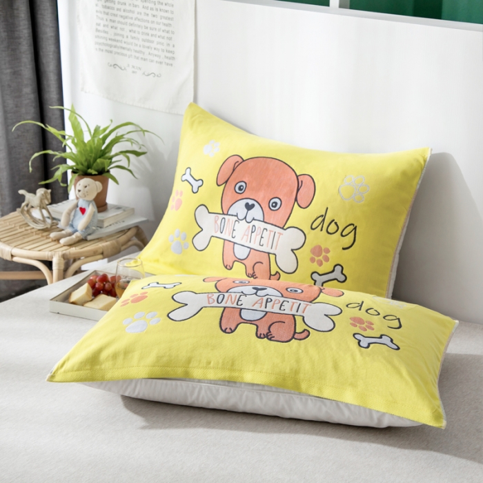 91家纺网 家纺一手货源 找家纺 朴尔家纺 2023新款儿童定位卡通大版花全棉四层纱布枕巾 骨头汪