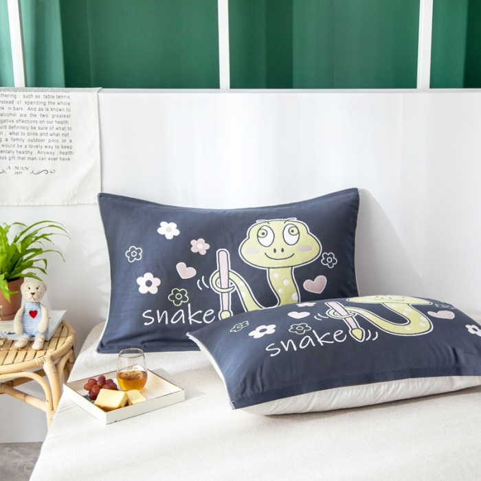 91家纺网 家纺一手货源 找家纺 朴尔家纺 2023新款儿童定位卡通大版花全棉四层纱布枕巾 花花蛇