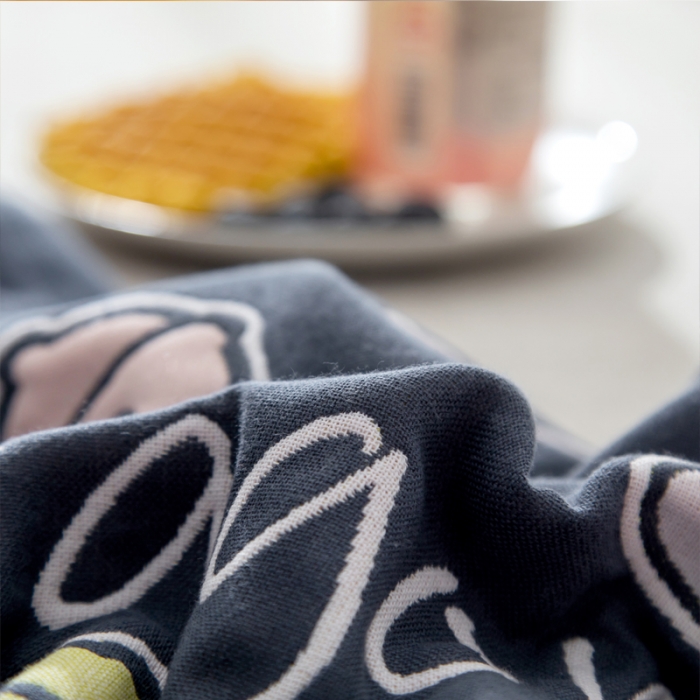 91家纺网 家纺一手货源 找家纺 朴尔家纺 2023新款儿童定位卡通大版花全棉四层纱布枕巾 犄角龙