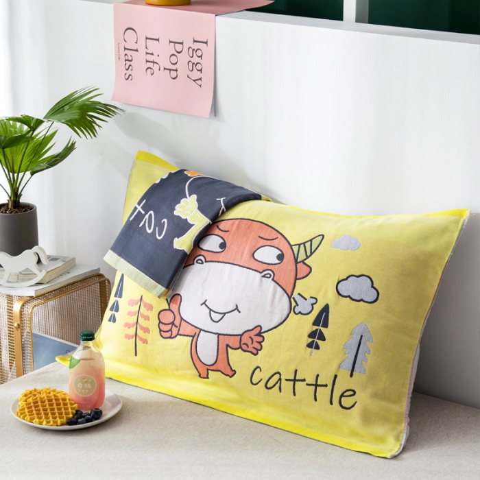 91家纺网 家纺一手货源 找家纺 朴尔家纺 2023新款儿童定位卡通大版花全棉四层纱布枕巾 牛小兽