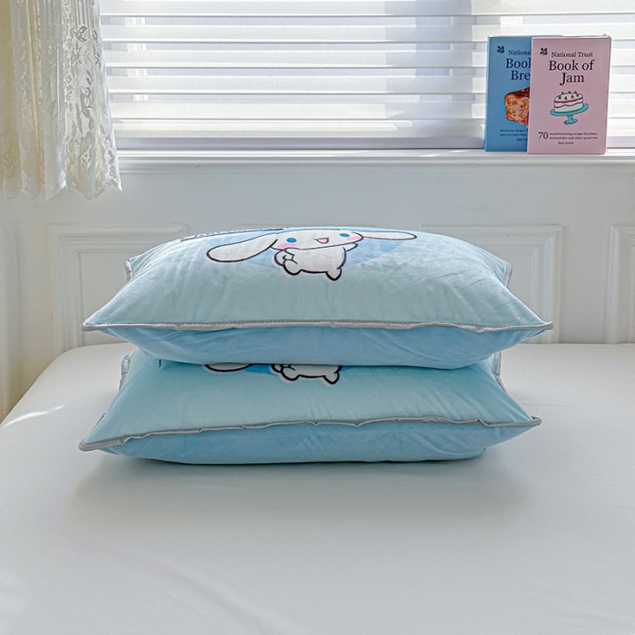 91家纺网 家纺一手货源 找家纺 蘭菲家纺 2023新款宝宝绒卡通印花四件套及单品 布丁