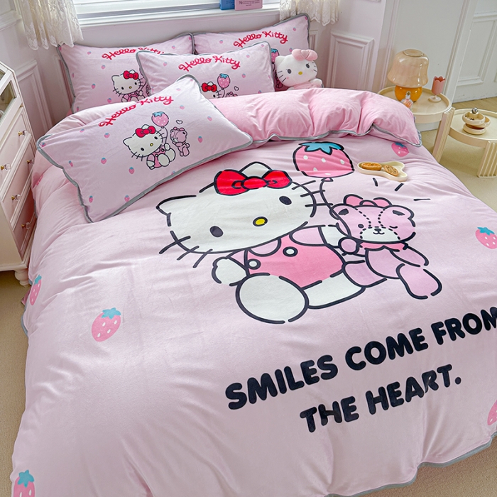 91家纺网 家纺一手货源 找家纺 蘭菲家纺 2023新款宝宝绒卡通印花四件套及单品 草莓派