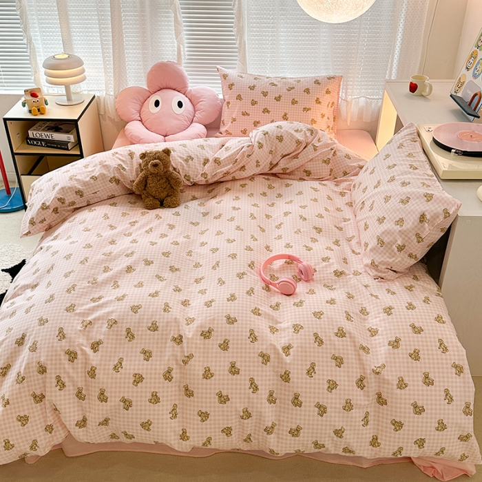 91家纺网 家纺一手货源 找家纺 昔可 2023新款全棉小卡通爱心四件套 粉格小熊