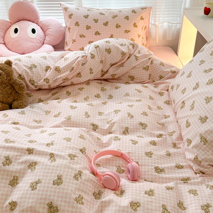 91家纺网 家纺一手货源 找家纺 昔可 2023新款全棉小卡通爱心四件套 粉格小熊