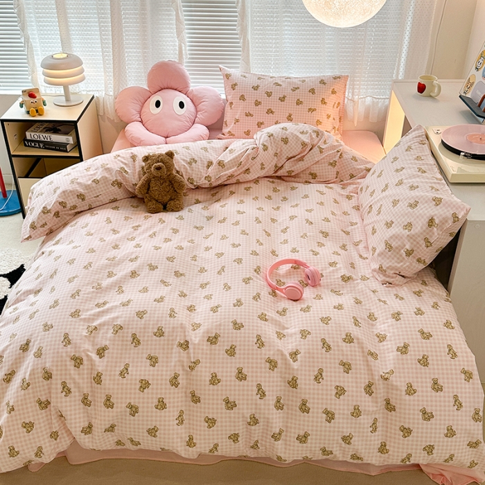 91家纺网 家纺一手货源 找家纺 昔可 2023新款全棉小卡通爱心四件套 粉格小熊