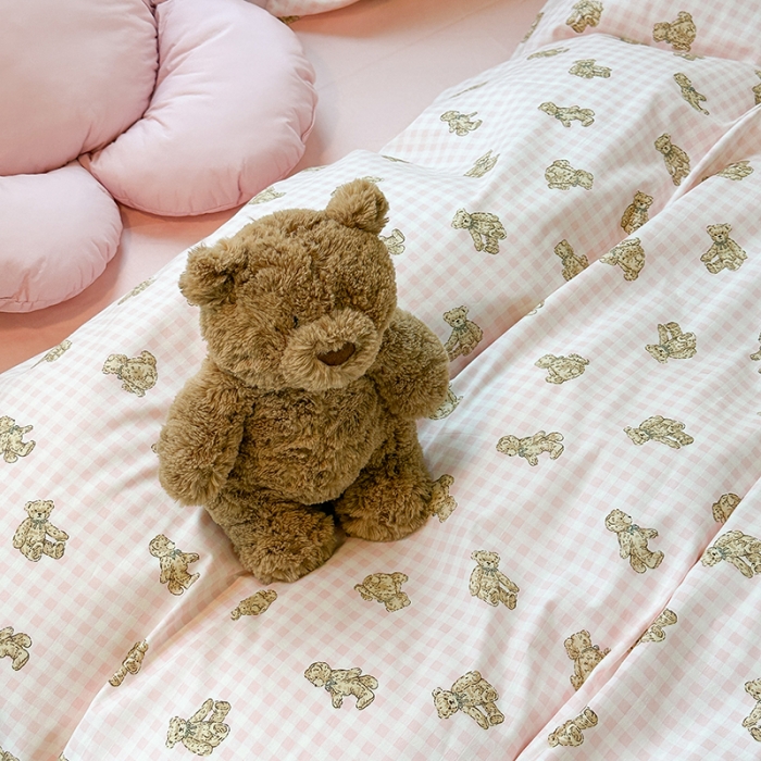 91家纺网 家纺一手货源 找家纺 昔可 2023新款全棉小卡通爱心四件套 粉格小熊