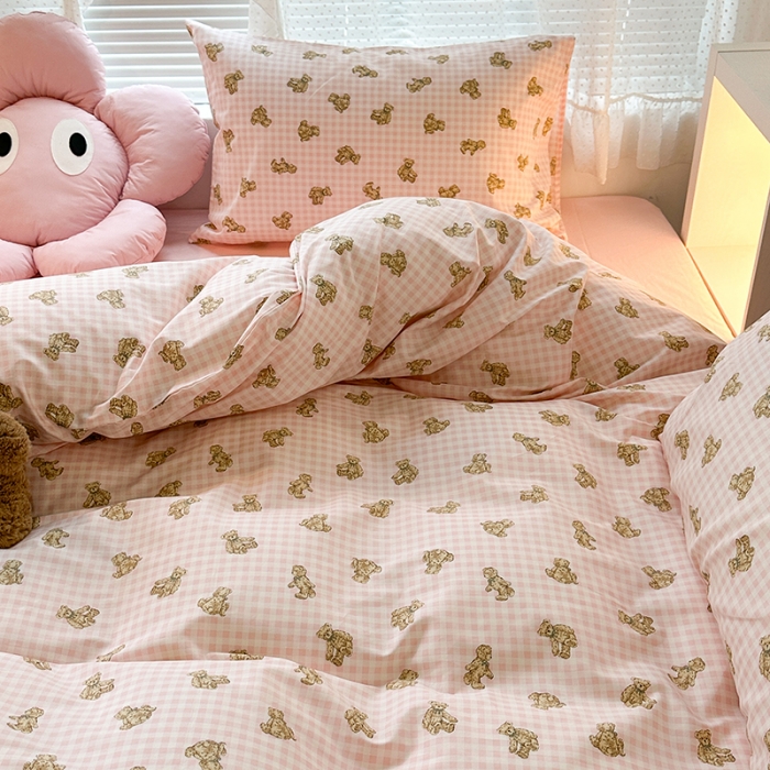 91家纺网 家纺一手货源 找家纺 昔可 2023新款全棉小卡通爱心四件套 粉格小熊