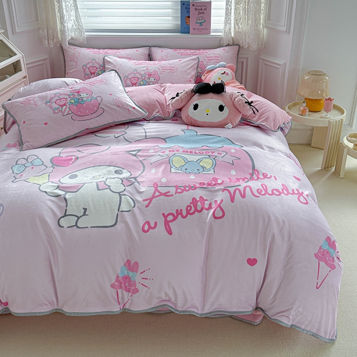 91家纺网 家纺一手货源 找家纺 蘭菲家纺 2023新款宝宝绒卡通印花四件套及单品 花园宝宝