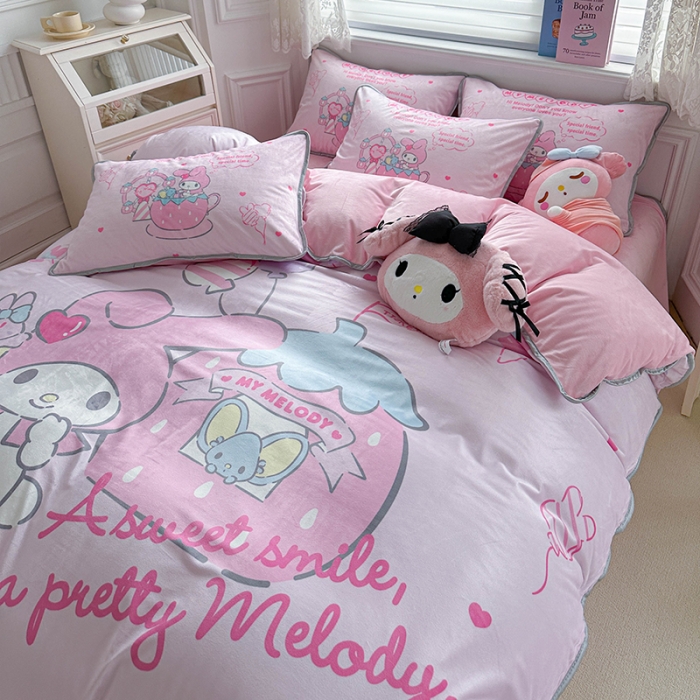 91家纺网 家纺一手货源 找家纺 蘭菲家纺 2023新款宝宝绒卡通印花四件套及单品 花园宝宝