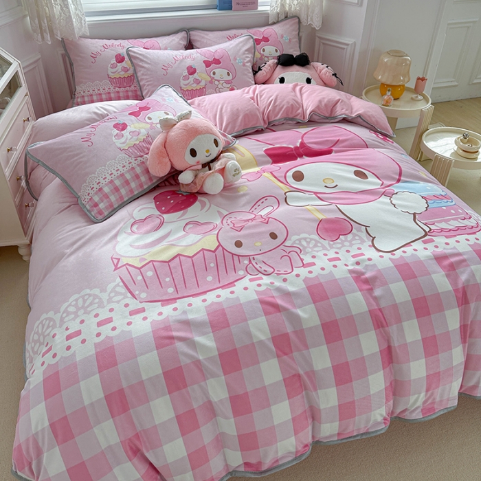 91家纺网 家纺一手货源 找家纺 蘭菲家纺 2023新款宝宝绒卡通印花四件套及单品 节日快乐