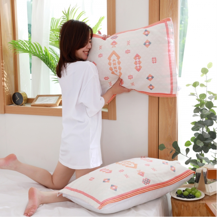 91家纺网 家纺一手货源 找家纺 朴尔家纺 2023新款波西米亚风优棉三层纱布枕巾 爱丁堡红