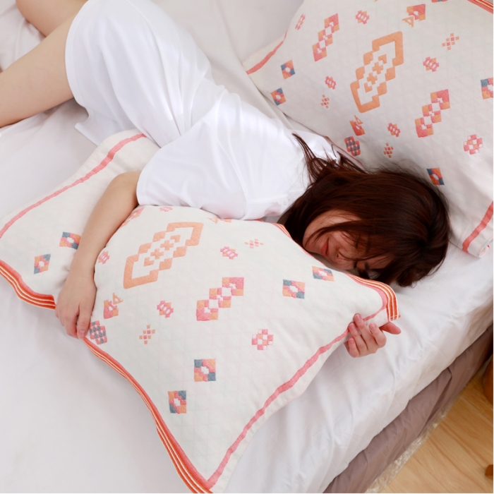 91家纺网 家纺一手货源 找家纺 朴尔家纺 2023新款波西米亚风优棉三层纱布枕巾 爱丁堡红