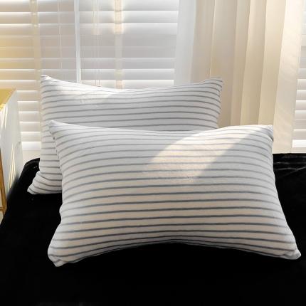 91家纺网 家纺一手货源 找家纺 （总）丽涵 2023秋冬新品多巴胺风格牛奶绒条纹枕套