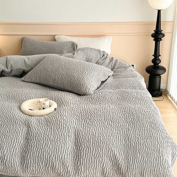 91家纺网 家纺一手货源 找家纺 昔可 2023新款纯色泡芙云朵绒四件套 大象灰