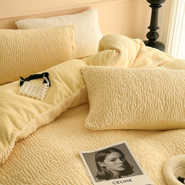 91家纺网 家纺一手货源 找家纺 昔可 2023新款纯色泡芙云朵绒四件套 糯糯奶黄