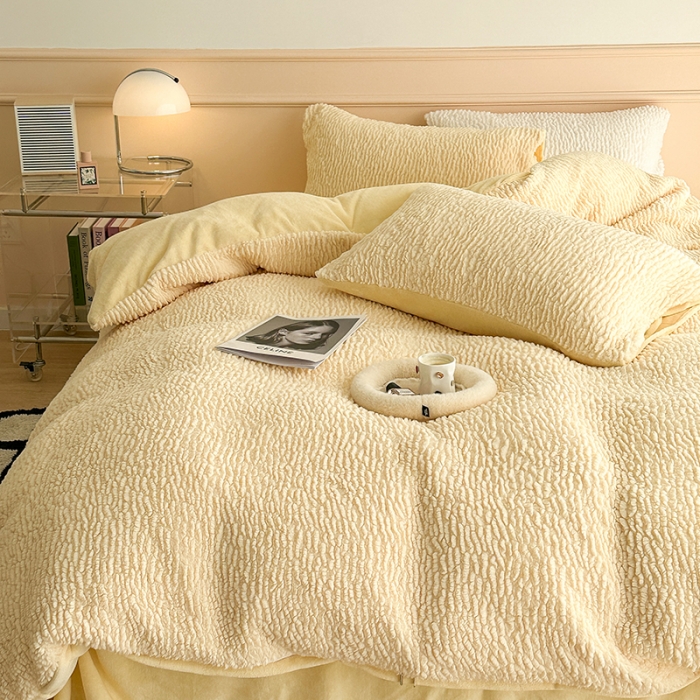 91家纺网 家纺一手货源 找家纺 昔可 2023新款纯色泡芙云朵绒四件套 糯糯奶黄