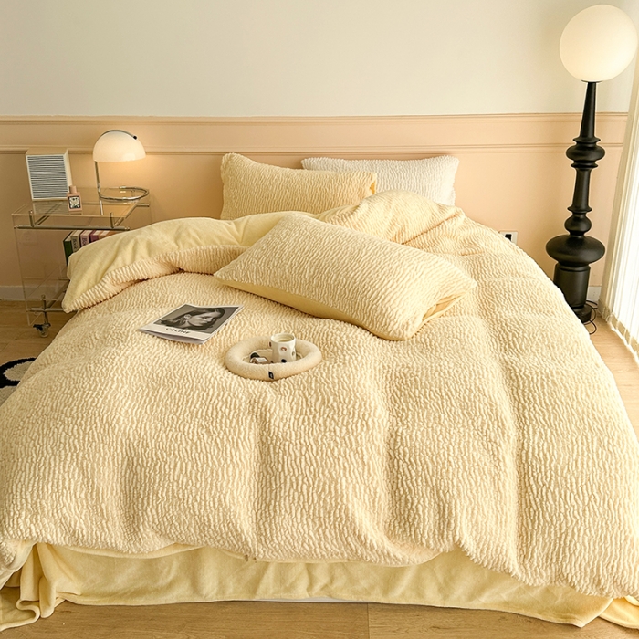 91家纺网 家纺一手货源 找家纺 昔可 2023新款纯色泡芙云朵绒四件套 糯糯奶黄