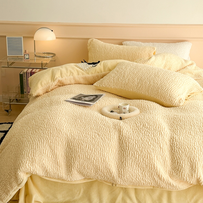 91家纺网 家纺一手货源 找家纺 昔可 2023新款纯色泡芙云朵绒四件套 糯糯奶黄