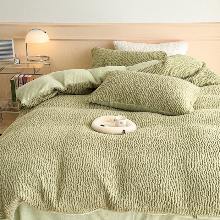 91家纺网 家纺一手货源 找家纺 昔可 2023新款纯色泡芙云朵绒四件套 松叶绿