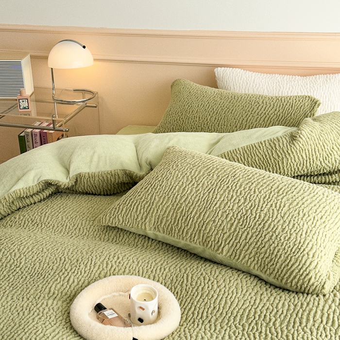 91家纺网 家纺一手货源 找家纺 昔可 2023新款纯色泡芙云朵绒四件套 松叶绿