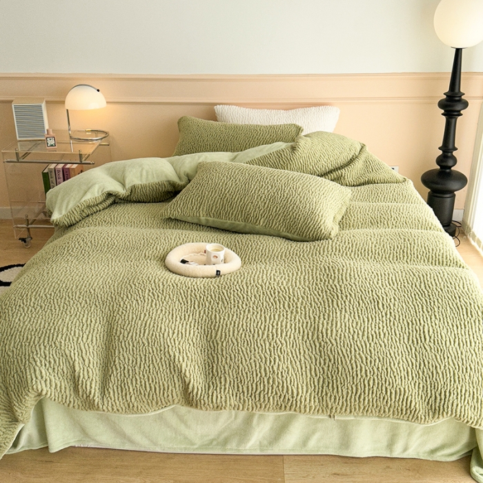 91家纺网 家纺一手货源 找家纺 昔可 2023新款纯色泡芙云朵绒四件套 松叶绿