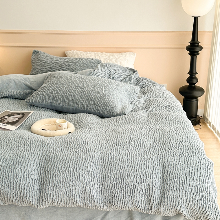 91家纺网 家纺一手货源 找家纺 昔可 2023新款纯色泡芙云朵绒四件套 雾霾蓝