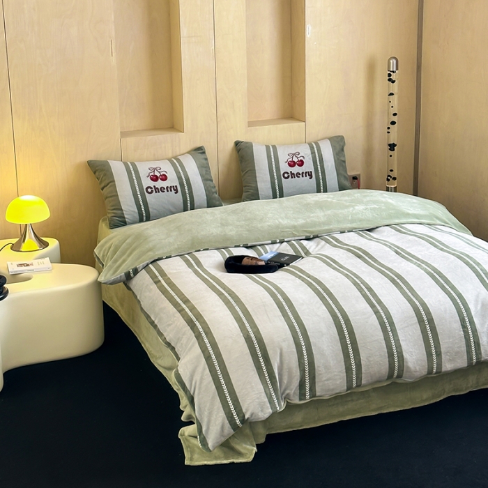 91家纺网 家纺一手货源 找家纺 昔可 2023新款大版数码印花牛奶绒四件套 复古丝带樱桃