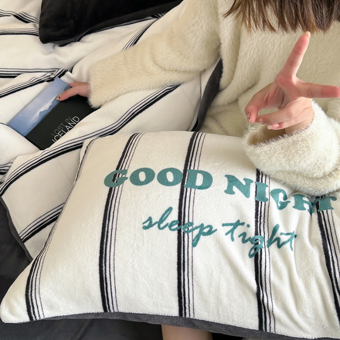 91家纺网 家纺一手货源 找家纺 昔可 2023新款大版数码印花牛奶绒四件套 黑条茶歇花