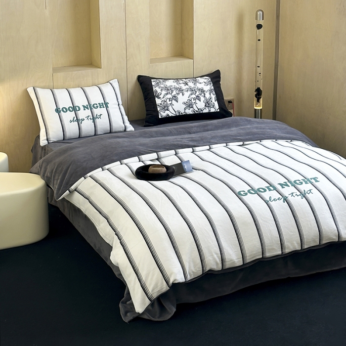 91家纺网 家纺一手货源 找家纺 昔可 2023新款大版数码印花牛奶绒四件套 黑条茶歇花