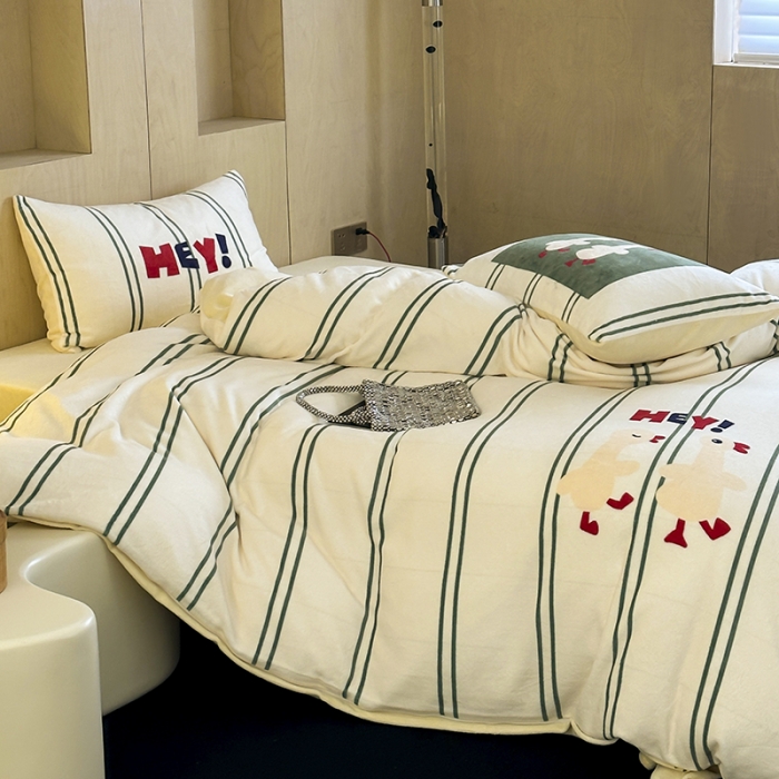 91家纺网 家纺一手货源 找家纺 昔可 2023新款大版数码印花牛奶绒四件套 简约绿条鸭鸭