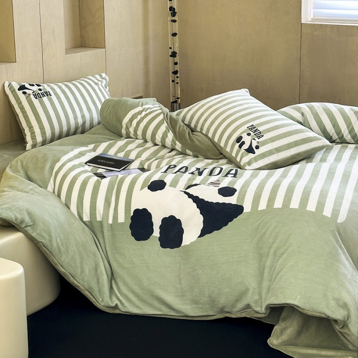91家纺网 家纺一手货源 找家纺 昔可 2023新款大版数码印花牛奶绒四件套 趴趴熊猫