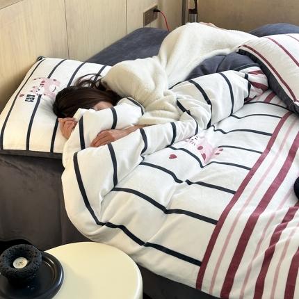 昔可 2023新款大版数码印花牛奶绒四件套 拼接条纹爱心猫