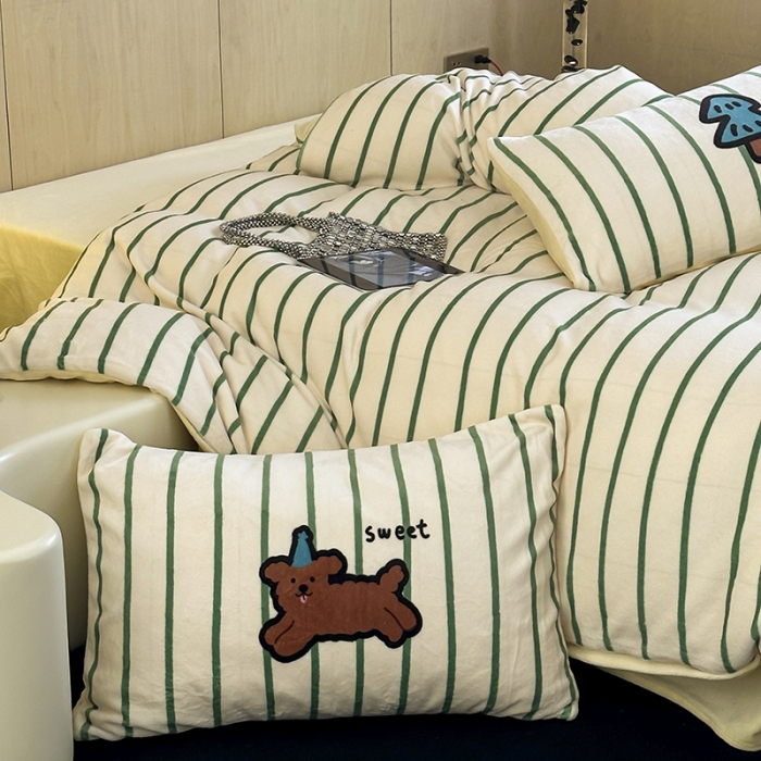 91家纺网 家纺一手货源 找家纺 昔可 2023新款大版数码印花牛奶绒四件套 圣诞帽狗狗