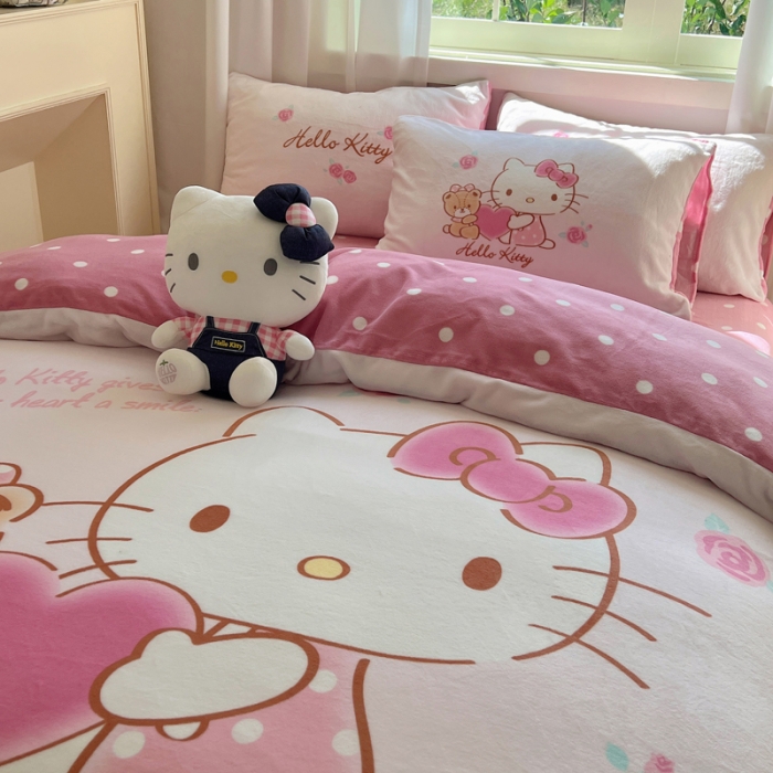 91家纺网 家纺一手货源 找家纺 （总）三朵 2023新款三丽鸥牛奶绒数码印花大版系列四件套