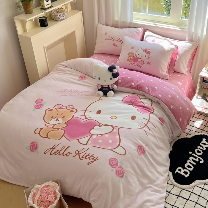 91家纺网 家纺一手货源 找家纺 （总）三朵 2023新款三丽鸥牛奶绒数码印花大版系列四件套