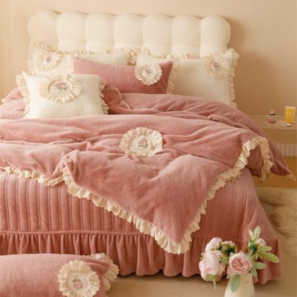 91家纺网 家纺一手货源 找家纺 菊上家纺 2023新款加厚牛奶绒刺绣超保暖床盖四件套 珊瑚粉