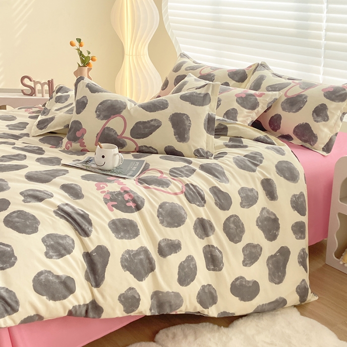 91家纺网 家纺一手货源 找家纺 楠沐 2025年新款亲肤水洗棉磨毛单被套 蜜桃奶牛