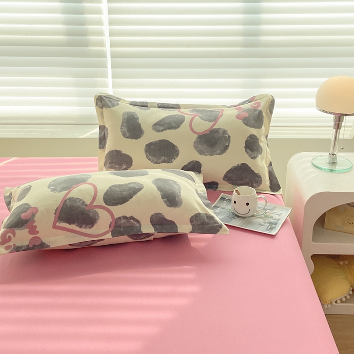 91家纺网 家纺一手货源 找家纺 楠沐 2025新款亲肤水洗棉磨毛四件套 蜜桃奶牛