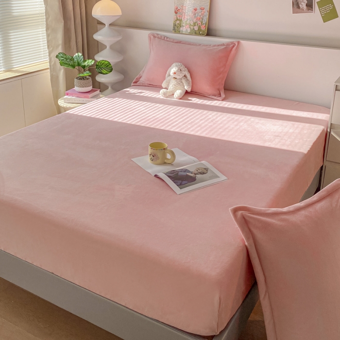 91家纺网 家纺一手货源 找家纺 恬澳 2025新款加厚牛奶绒纯色床笠 玫瑰粉