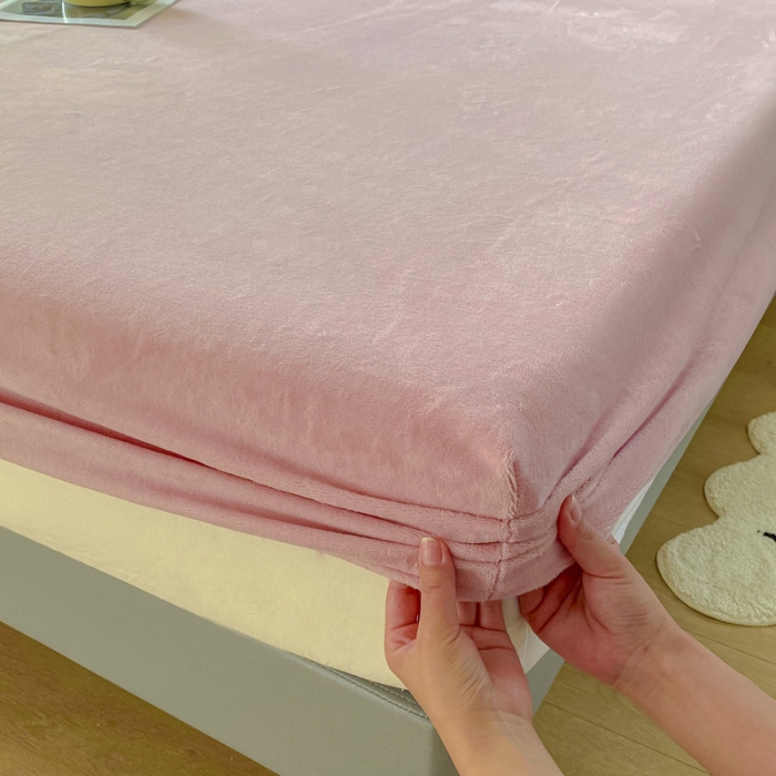 91家纺网 家纺一手货源 找家纺 恬澳 2025新款加厚牛奶绒纯色床笠 玫瑰粉