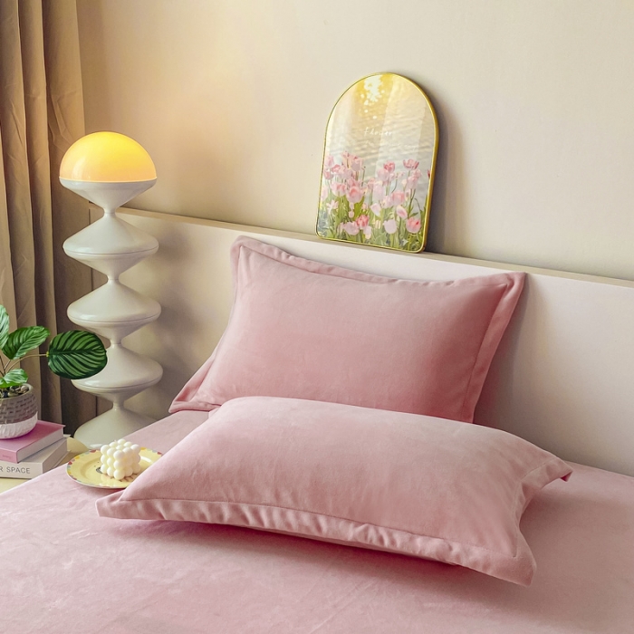 91家纺网 家纺一手货源 找家纺 恬澳 2025新款加厚牛奶绒纯色床笠 玫瑰粉