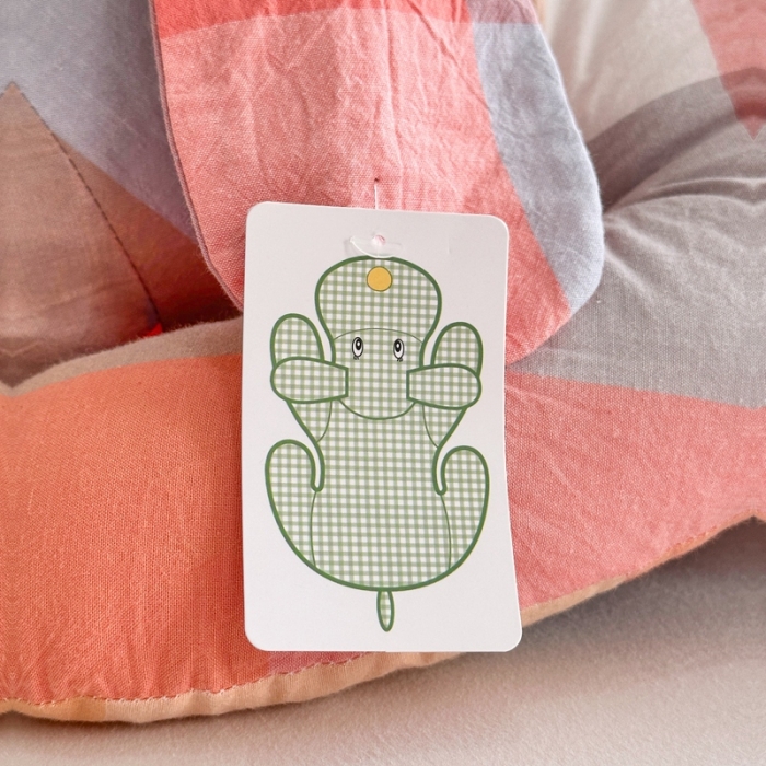 91家纺网 家纺一手货源 找家纺 三沁 2023新款直播爆款福利款纯棉色织水洗棉格子小狗抱枕 七彩格