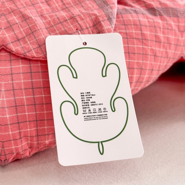 91家纺网 家纺一手货源 找家纺 三沁 2023新款直播爆款福利款纯棉色织水洗棉格子小狗抱枕 偶遇粉