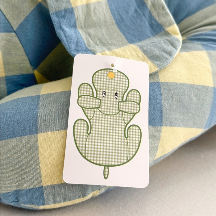 91家纺网 家纺一手货源 找家纺 三沁 2023新款直播爆款福利款纯棉色织水洗棉格子小狗抱枕 浅绿黄中格