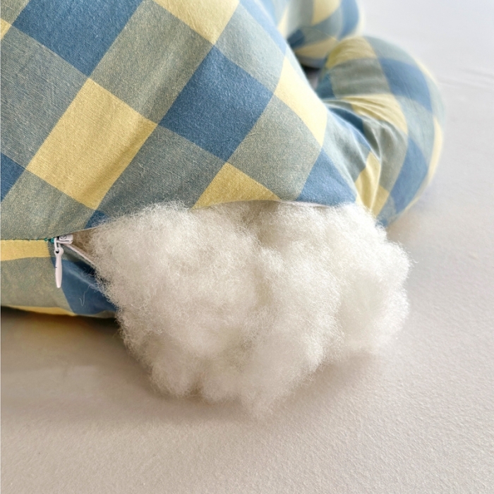 91家纺网 家纺一手货源 找家纺 三沁 2023新款直播爆款福利款纯棉色织水洗棉格子小狗抱枕 浅绿黄中格