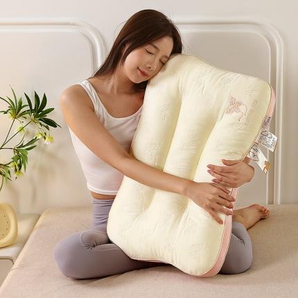 91家纺网 家纺一手货源 找家纺 (总) 梦叶草 2023新款花香蝶舞枕头枕芯